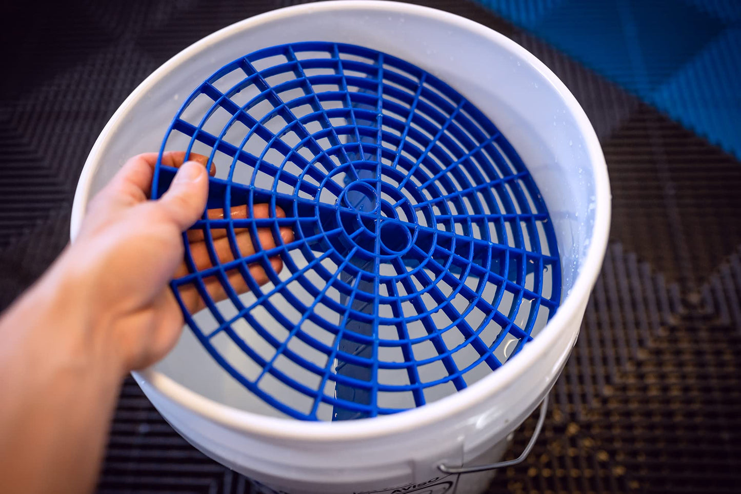 MAGIC BUCKET | Wascheimer 13 Liter | Mit Grit Guard Schmutzsieb für Tesla Model 3/Y Reinigung